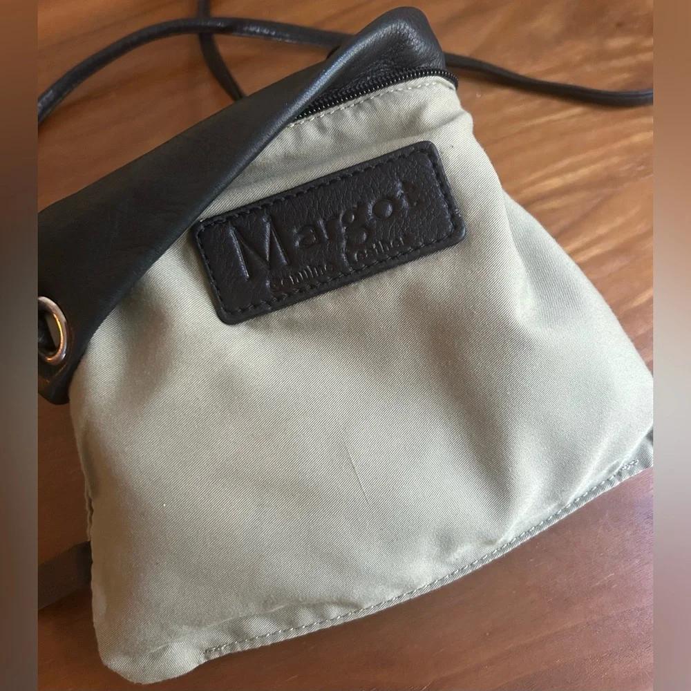 Margot Kari Leather Crossbody Bag | black